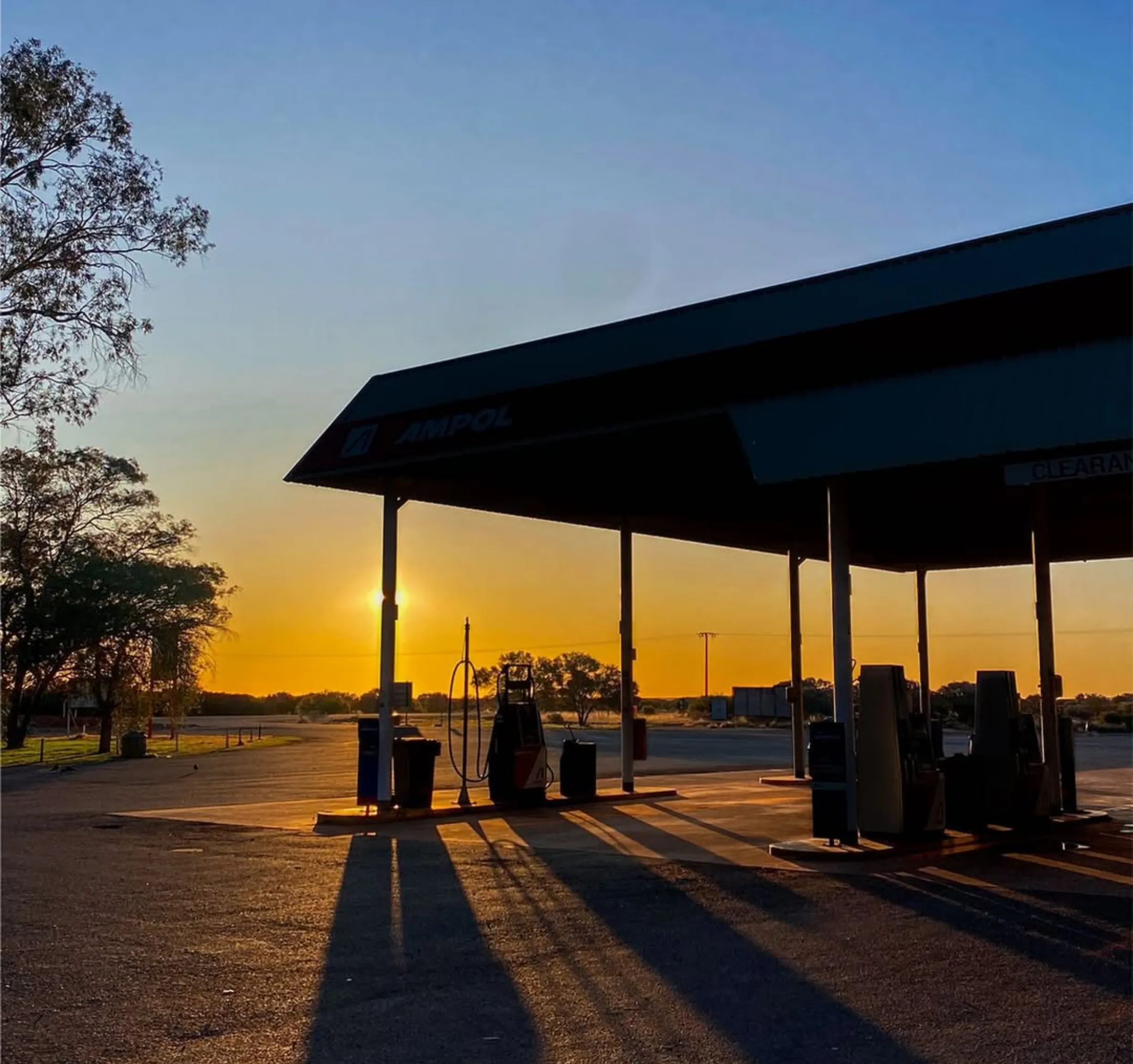 petrol stations open christmas day melbourne